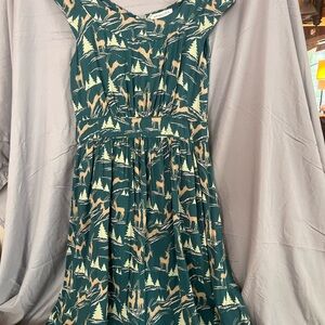 Chic Forest Print Casual Dress - Green and Cream